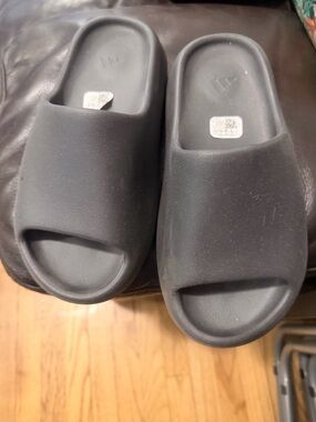 Yeezy Core Black Slide Sandals